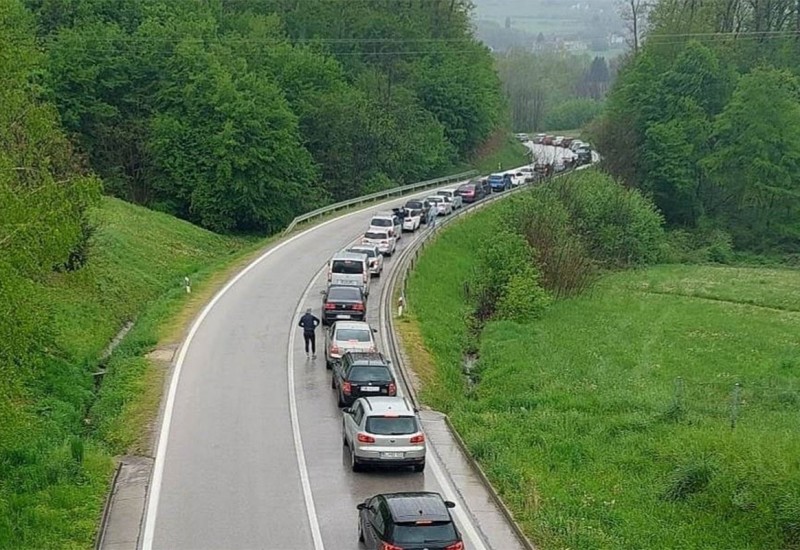 Ogromne gužve na graničnim prelazima, čekanja i do pet sati