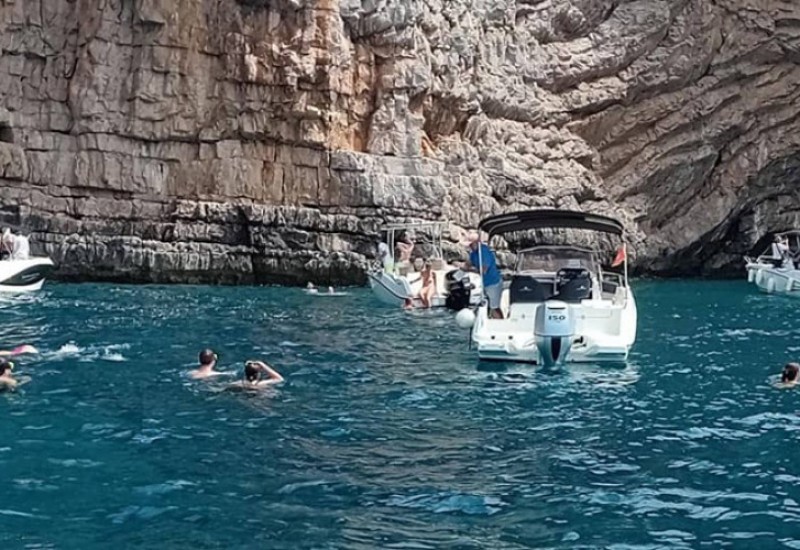 Herceg Novi: Izlet brodićem do Plave špilje 20 evra, do Perasta 35