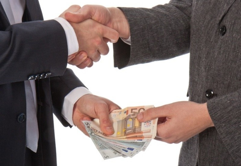 Stranke nude novac za glas