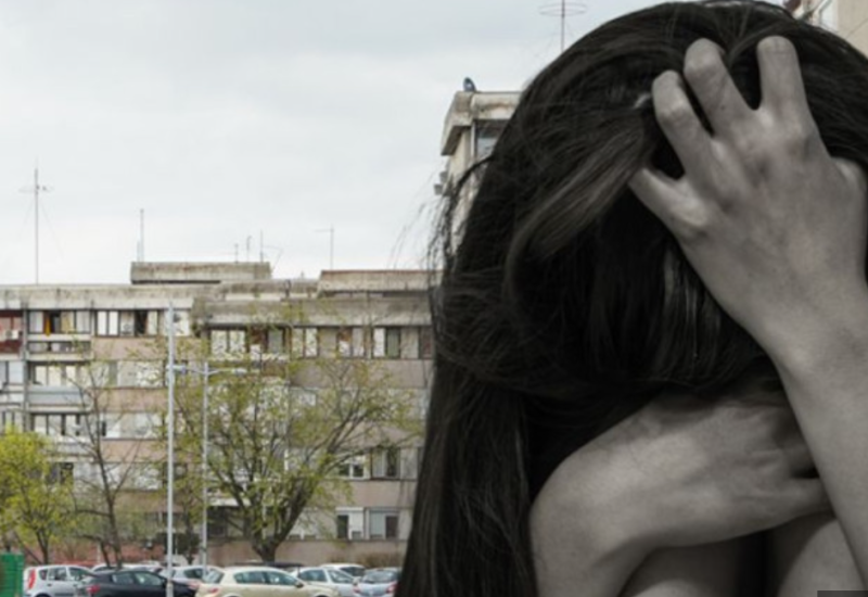 Djevojčicu brutalno mučili i šutirali u ritmu muzike: Očajni otac otkrio sve detalje “pakla”