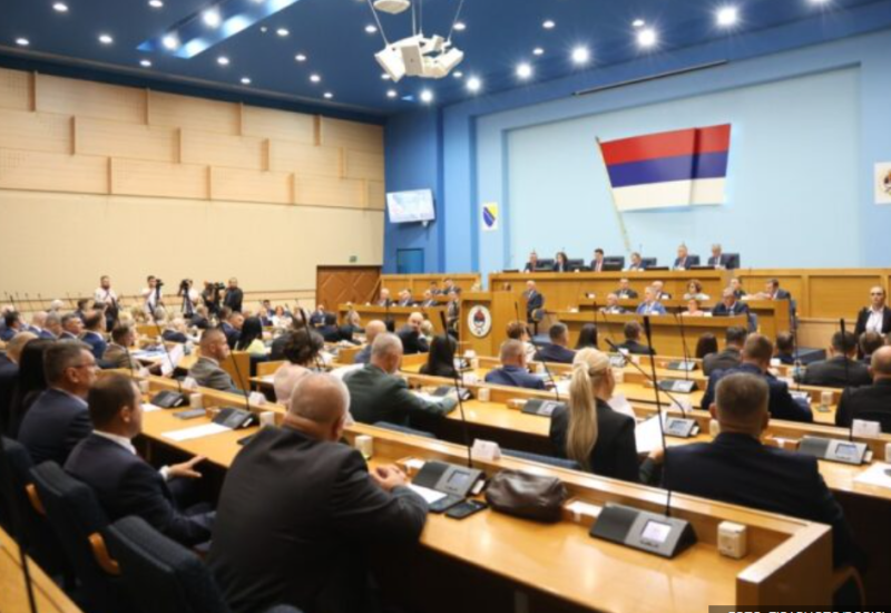 Bojkotuju Minića: Poslanici SDS-a i PDP-a napustili salu