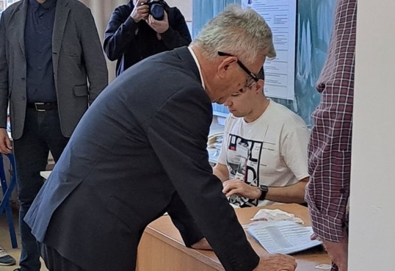 Nedeljko Čubrilović glasao u Ekonomskoj školi