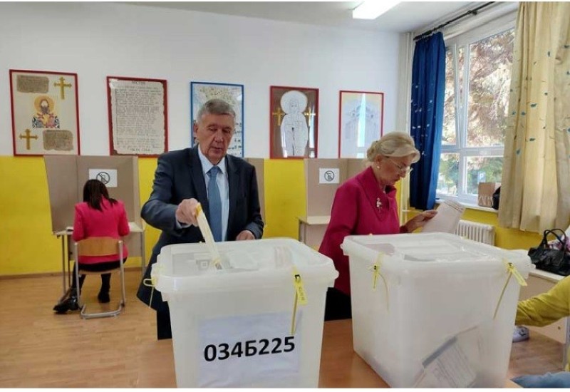 Radmanović glasao u banjalučkoj Osnovnoj školi “Ivo Andrić”