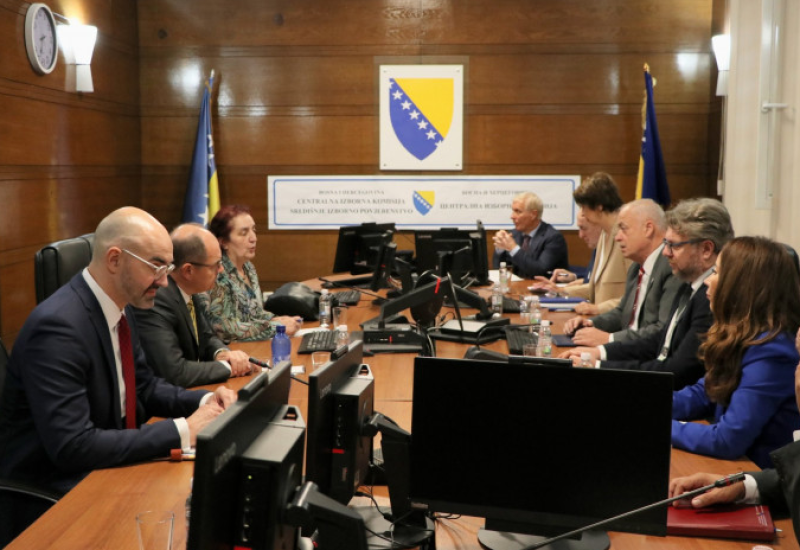 Visoki predstavnik Šmit pružio punu podršku CIK-u