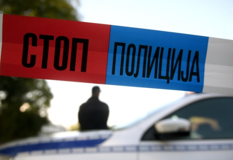 Nije mu bilo pomoći: Muškarac skočio sa zgrade, prolaznici sve gledali