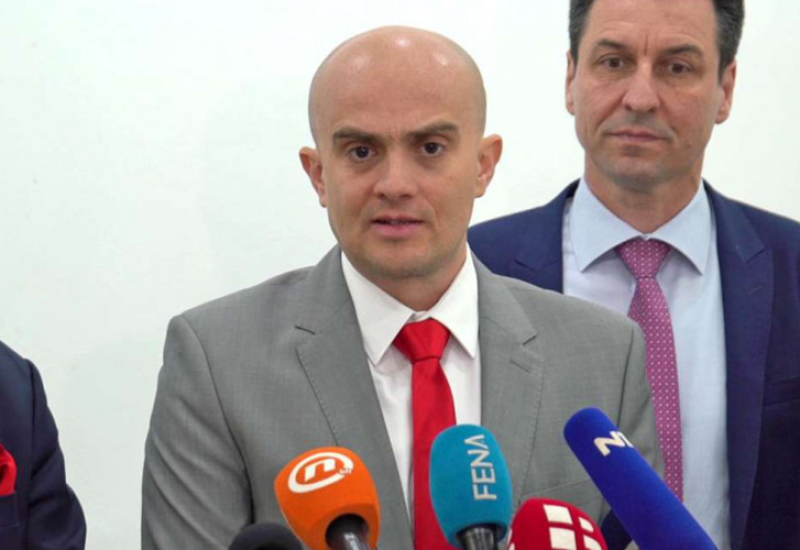 SLAVEN RAGUŽ: Kada je Šmit već dirao u Ustav, zašto nije riješio Predsjedništvo BiH