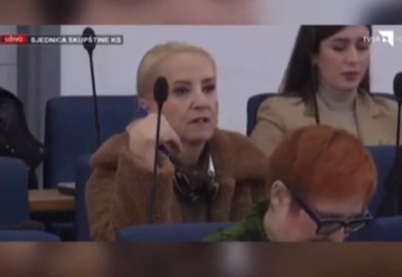 Sebija Izetbegović žvakala žvaku na sjednici Skupštine Kantona Sarajevo (VIDEO)