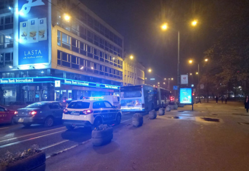 Drama u centru Sarajeva: Pucali na autobus, putnici prestravljeni pobjegli