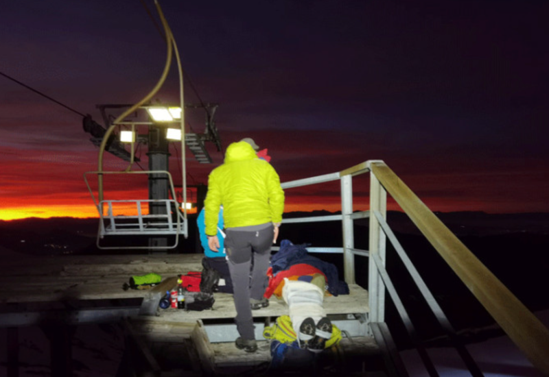 Na Šar-planini muškarac se okliznuo i pao niz stijenu, KFOR ga izvlačio helikopterom