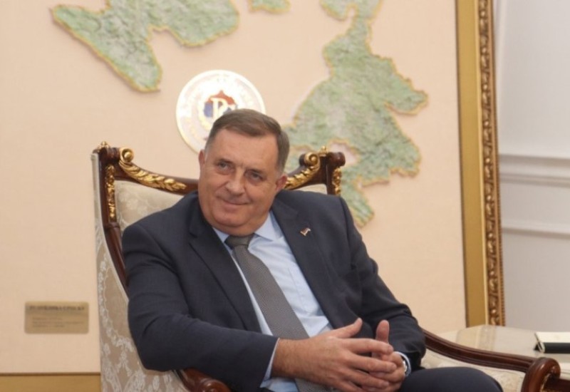 Dodik prvi radni dan u novoj godini počeo sa unucima FOTO