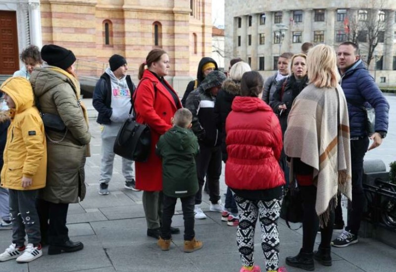 Okupljanje ispred Gradske uprave zbog kašnjena isplata za tuđu njegu