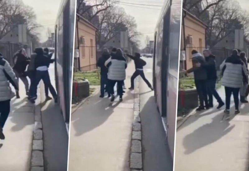 Momci izašli iz autobusa i počeli da se pesniče: Žene pokušavale da ih razdvoje (VIDEO)