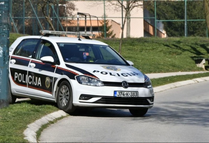 Stravična nesreća kod Jajca: Poginuo muškarac, u automobilu bio sa suprugom i maloljetnim djetetom
