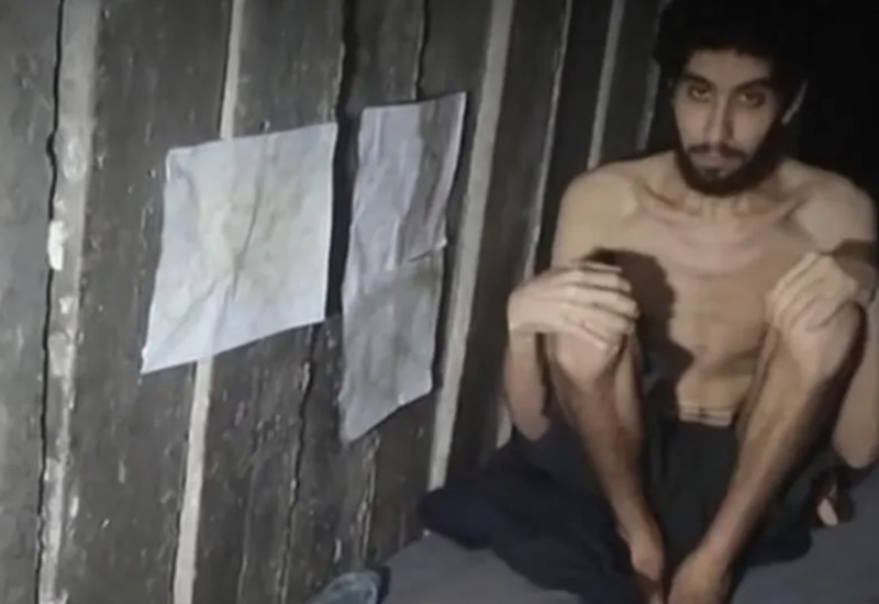 Strašna slika iz tunela ispod Gaze: Hamas snimio taoca, precrtava datume i kopa sebi grob? (VIDEO)