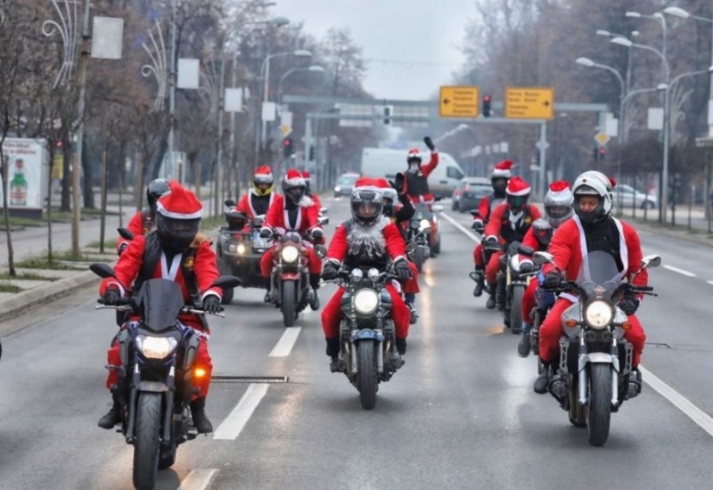 Humani banjalučki bajkeri uz podršku Grada Laktaši i ove godine dijele paketiće