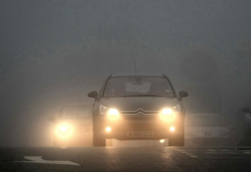 Vozači maksimalan oprez: Smanjena vidljivost usljed magle i oblačnosti