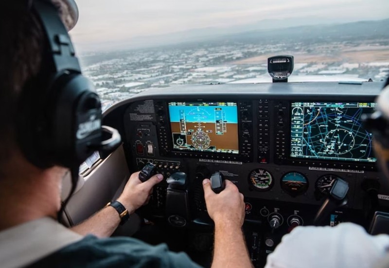 Laserom ometao pilota aviona