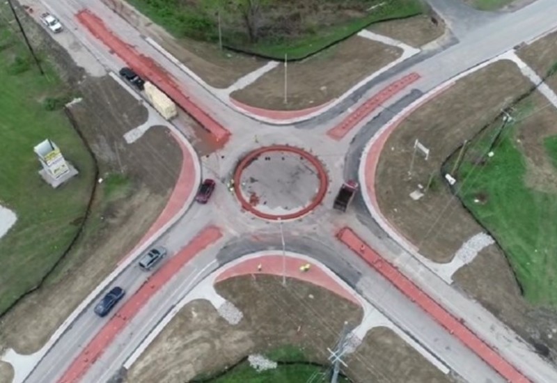 Snimak je HIT: Pogledajte kako Amerikanci pokušavaju da savladaju novi kružni tok (VIDEO)