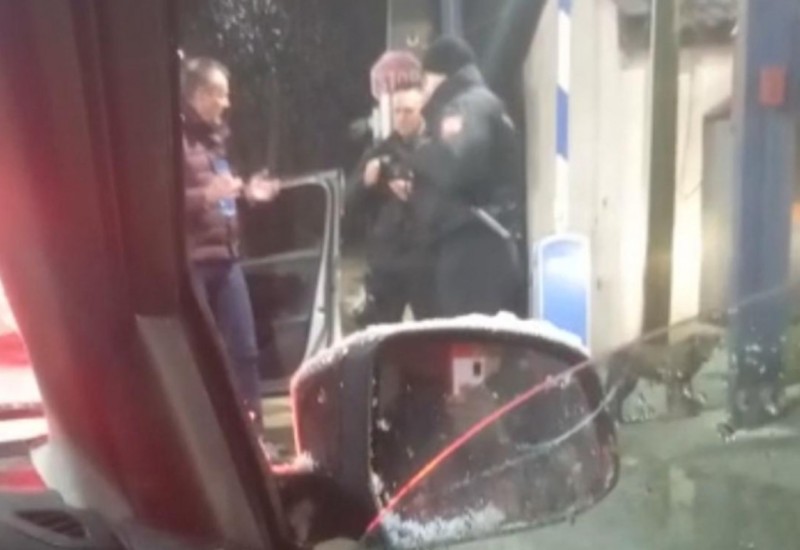 Represija u Bratuncu: Policija hapsi Babalja i Mandića