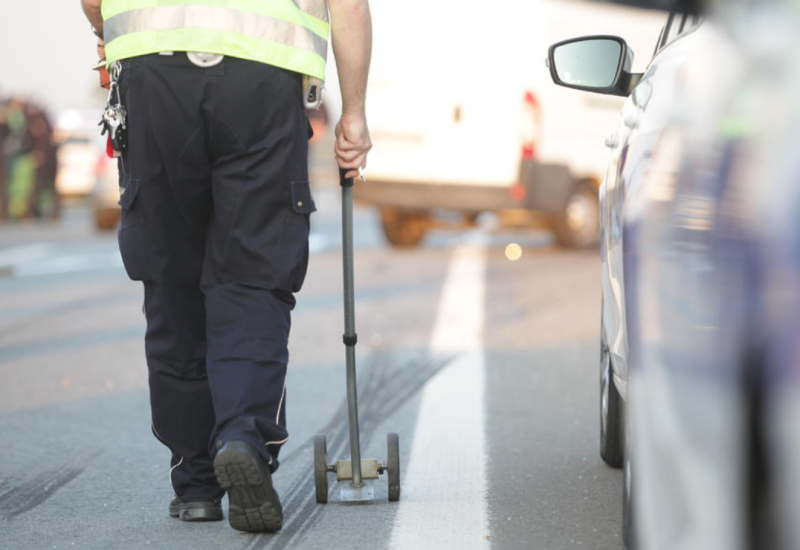 Udes na auto-putu "9. januar", automobil završio na krovu