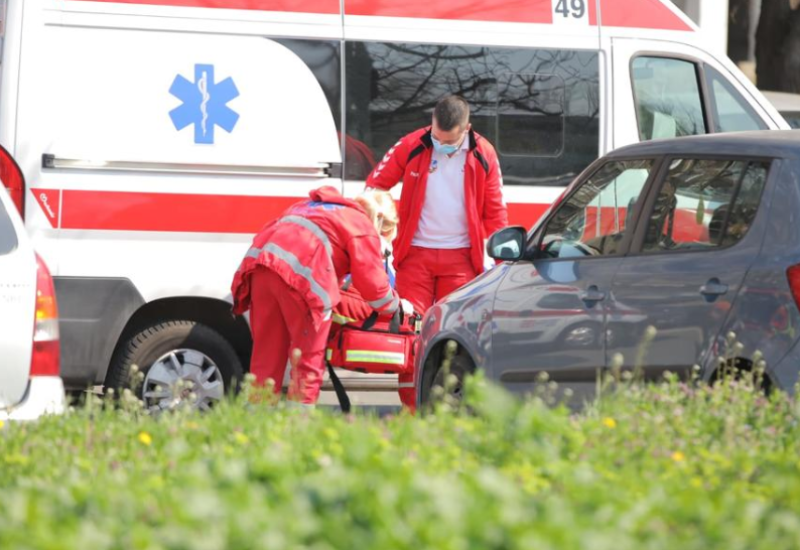 Saobraćajna nesreća na izlasku sa auto-puta: Povrijeđeno dvoje djece