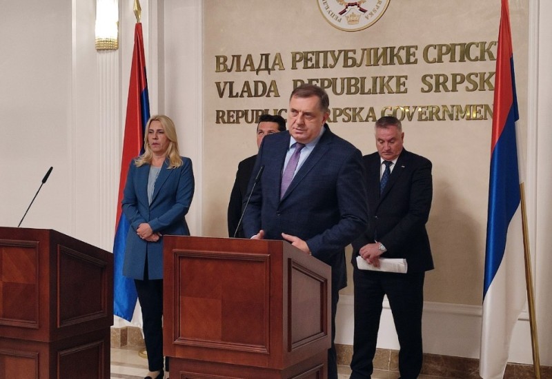 DODIK: Uvesti dodatno obezbjeđenje, testiranje na drogu i zabraniti telefone u školama