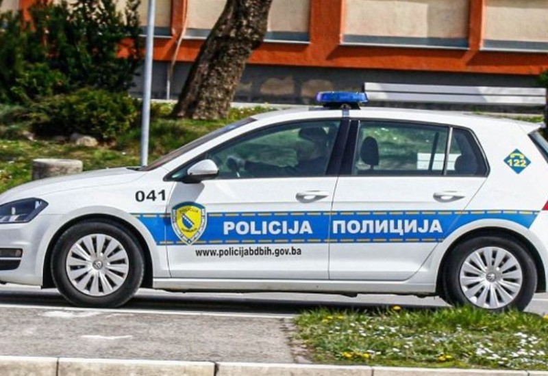 Pucnjava u Brčkom: Ranjena žena, ljekari joj se bore za život