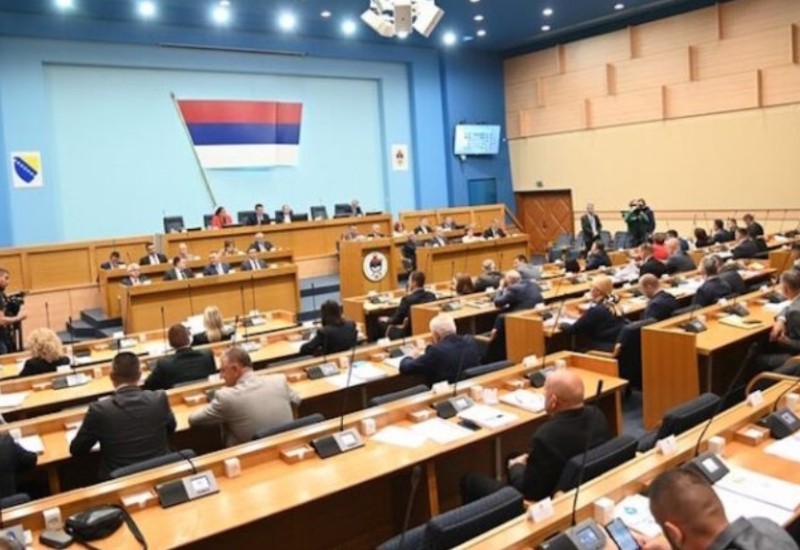 Poslanici odlučili: Vraćen grb sa dvoglavim orlom i himna Bože pravde