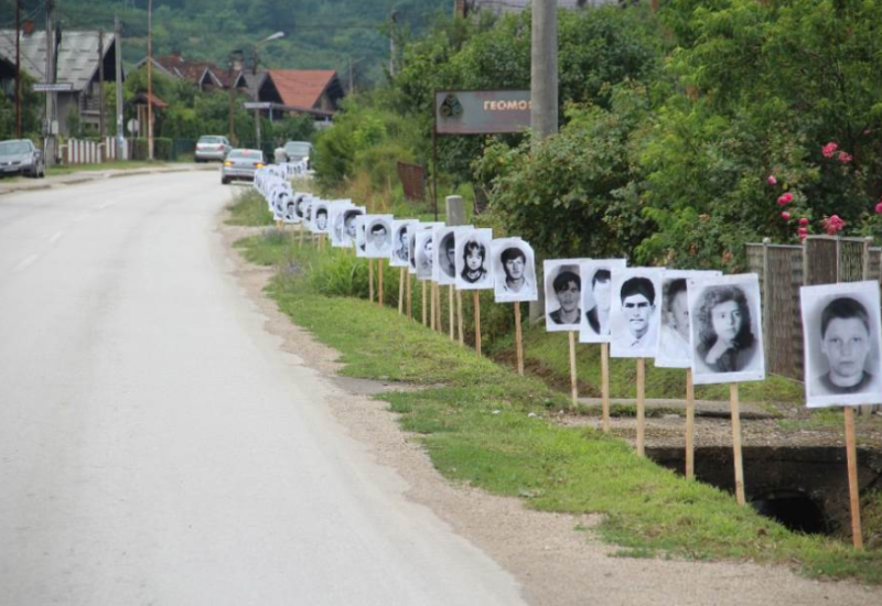 Kojić: Fotografije na putu Bratunac-Potočari, da svijet vidi i srpske žrtve