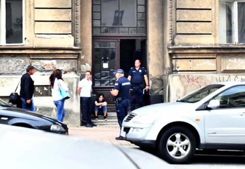 Detalji užasa u Beogradu: Muškarac izbo dvojicu stranaca, hitno prebačeni u bolnicu