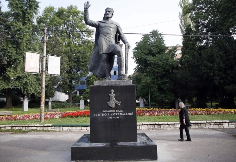 Gradonačelnica Sarajeva priznala da je postavila spomenik kralju Tvrtku bez odobrenja Komisije