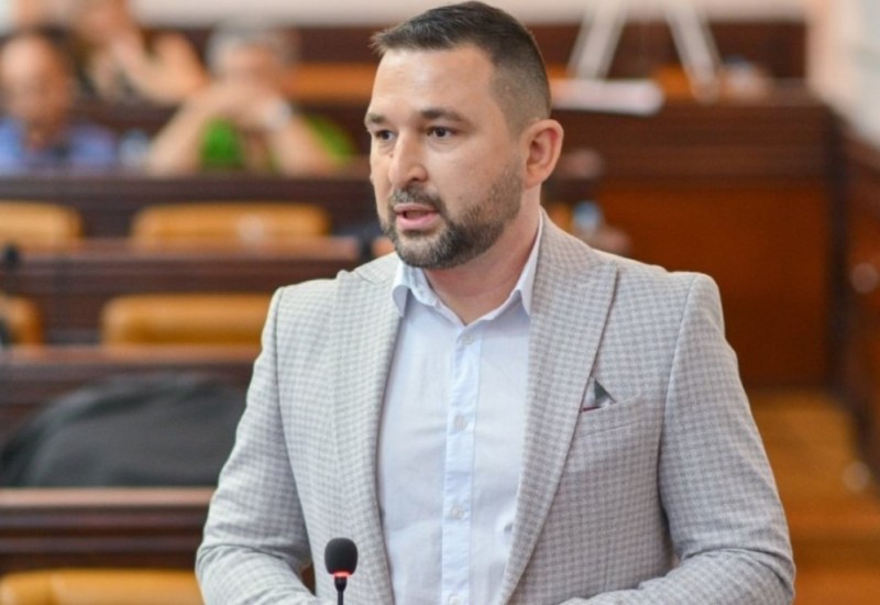 Pećanac optužuje Stanivukovića: Besplatan parking oštetio budžet Banjaluke za 180.000 KM