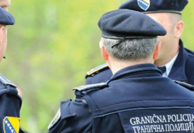 ŠAMAC: Hrvat pokušao prokrijumčariti 30 migranata iz BiH, sakrio ih u kamionu