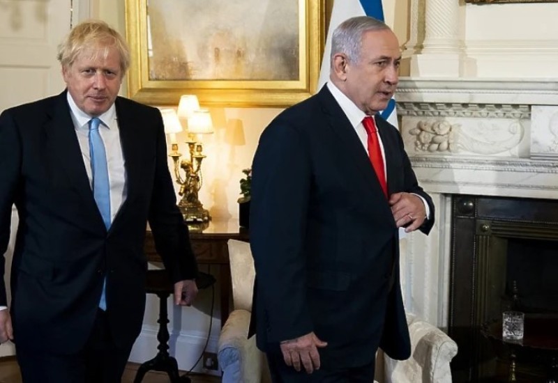 Boris Džonson u memoarima tvrdi: Netanjahu pokušao da stavi “bubicu” u moj toalet