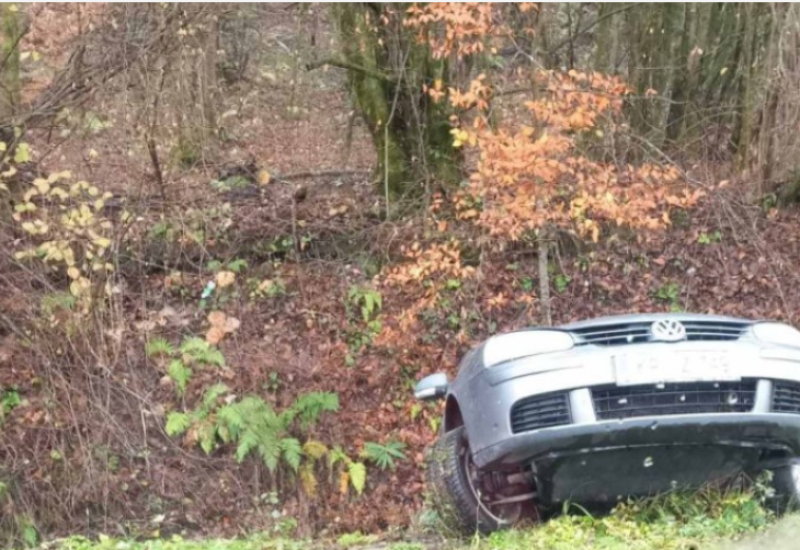 Saobraćajka kod Banjaluke: Automobil sletio s puta u jarak