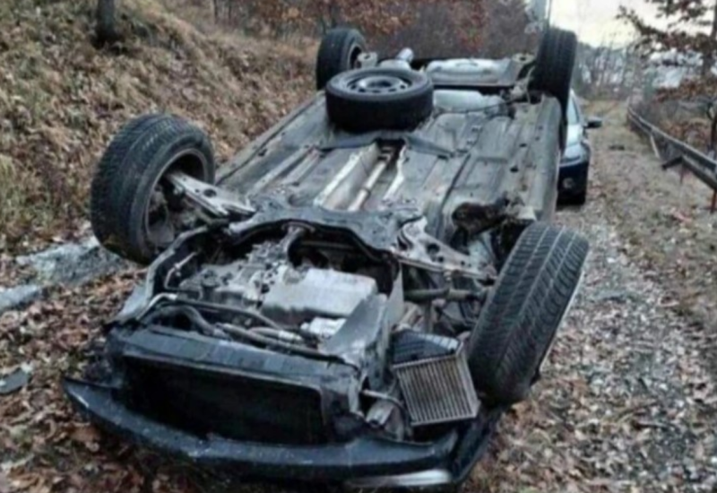 Teška nesreća: Automobil se isprevrtao i završio na krovu, četiri osobe povrijeđene