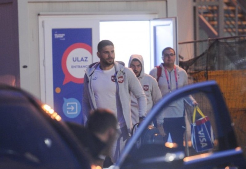 Reprezentacija Srbije u Beogradu, fudbaleri se slikali sa navijačima (FOTO)