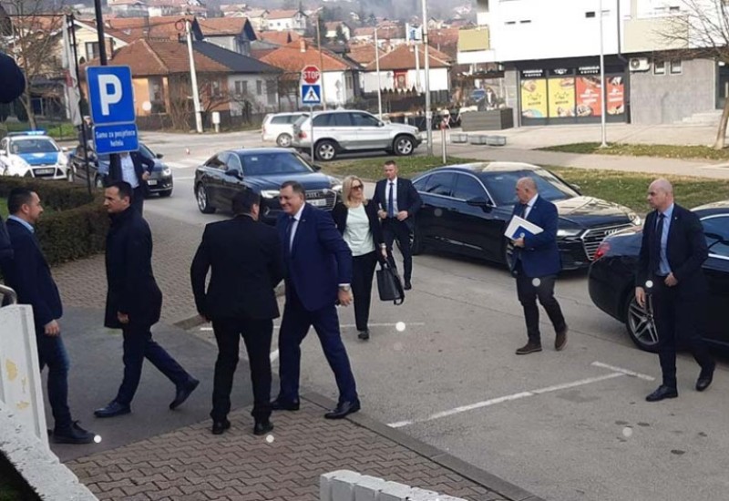 U Doboju počeo sastanak SNSD-a i "osmorke"