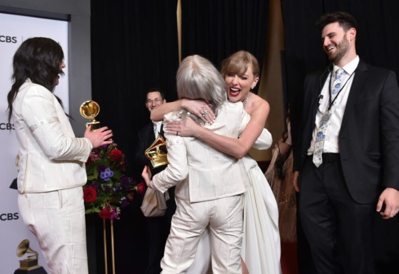 Dodjela Gremija: Tejlor Svift ušla u muzičku istoriju, reper uhapšen nakon što je primio nagradu