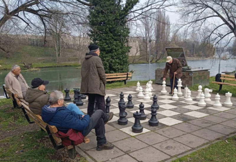 Lijep dan izmamio banjalučke penzionere na partiju šaha