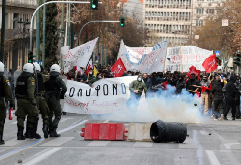 GRČKA: Izbili sukobi između policije i demonstranata zbog željezničke nesreće