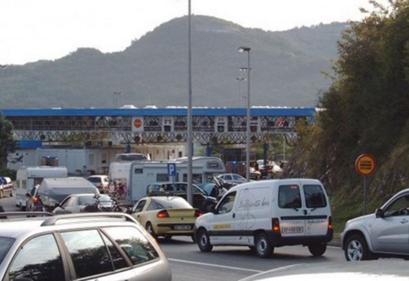 Pojačan saobraćaj na prelazima u Gradišci i Velikoj Kladuši