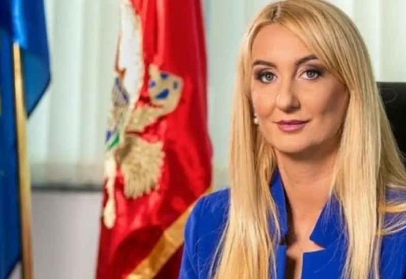 Direktorka sebi najbolji radnik, želi i naknadu za prekovremeni rad