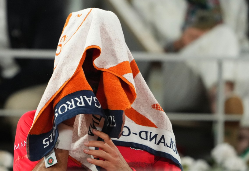 Prekinut trening Đokovića: S peškirom na glavi napustio teren