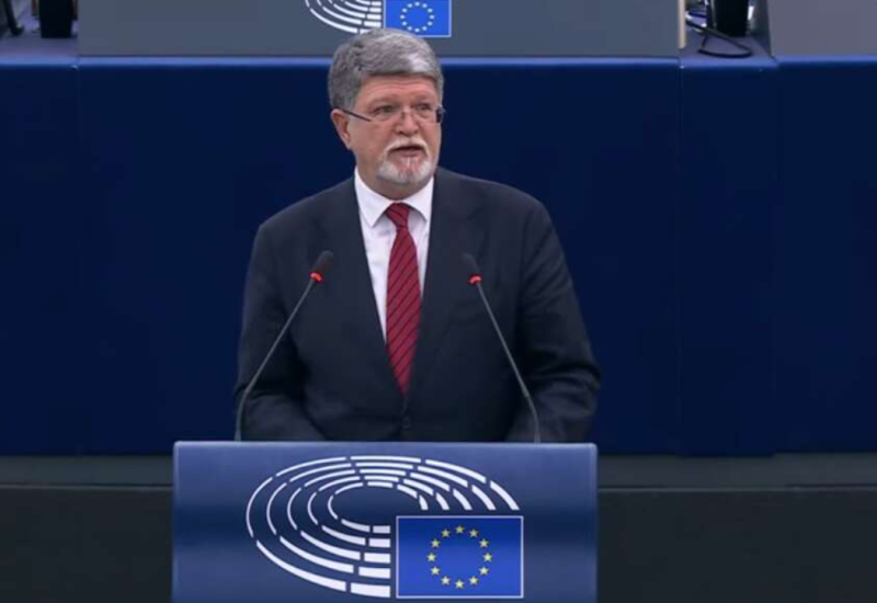 Izvjestilac Evropskog parlamenta za Srbiju čestitao "Oluju" uz FOTOGRAFIJU SA ORUŽJEM