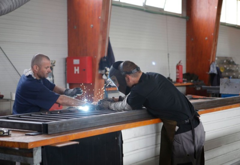 Pale cijene i narudžbe sirovine u metalskom sektoru