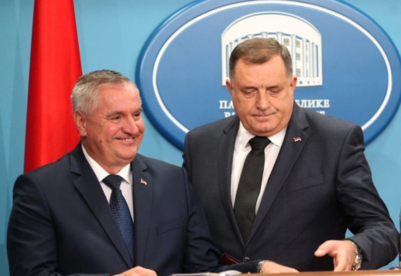 VIŠKOVIĆ OSTAJE U SEDLU Dodik produžio mandat Vlade Srpske, bez obzira na KRITIKE boraca i sindikalaca