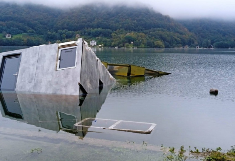 Potonula prva kuća na vodi, bila na probnom testiranju