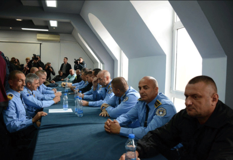 Srbi napustili kosovske institucije zbog poteza Prištine
