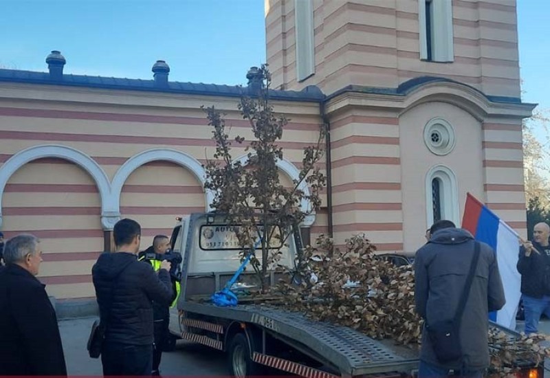 Badnjak stigao u crkvu Svete Trojice, Dodik i Cvijanović na prijemu kod Jefrema